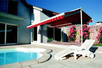 pergola en bordure de piscine